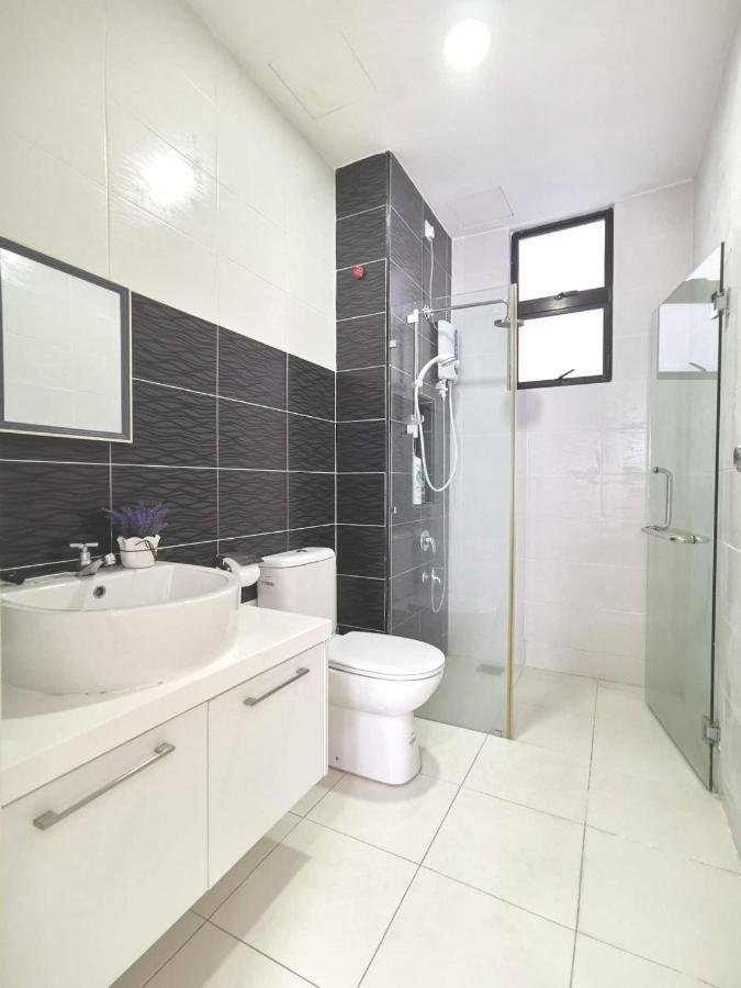 Apartment B2510 Paradigm Mall 2br 6pax Wifi Tvbox Netflix! Prime Area The Platino By Johor Bahru