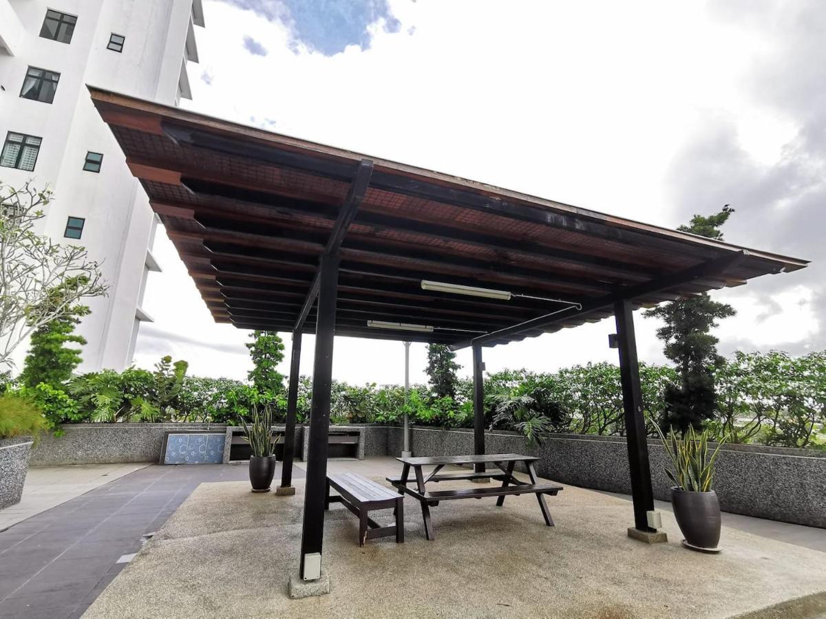 B2510 Paradigm Mall 2br 6pax Wifi Tvbox Netflix! Prime Area The Platino By * Johor Bahru