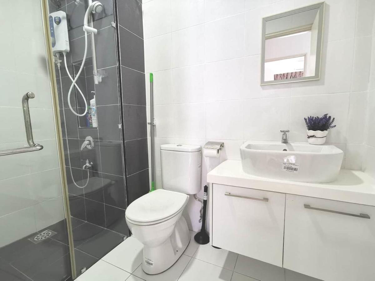 Apartment B2510 Paradigm Mall 2br 6pax Wifi Tvbox Netflix! Prime Area The Platino By Johor Bahru